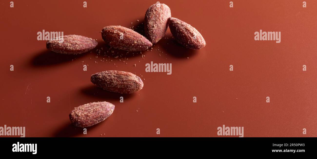 Amandes fumées avec sel Banque D'Images