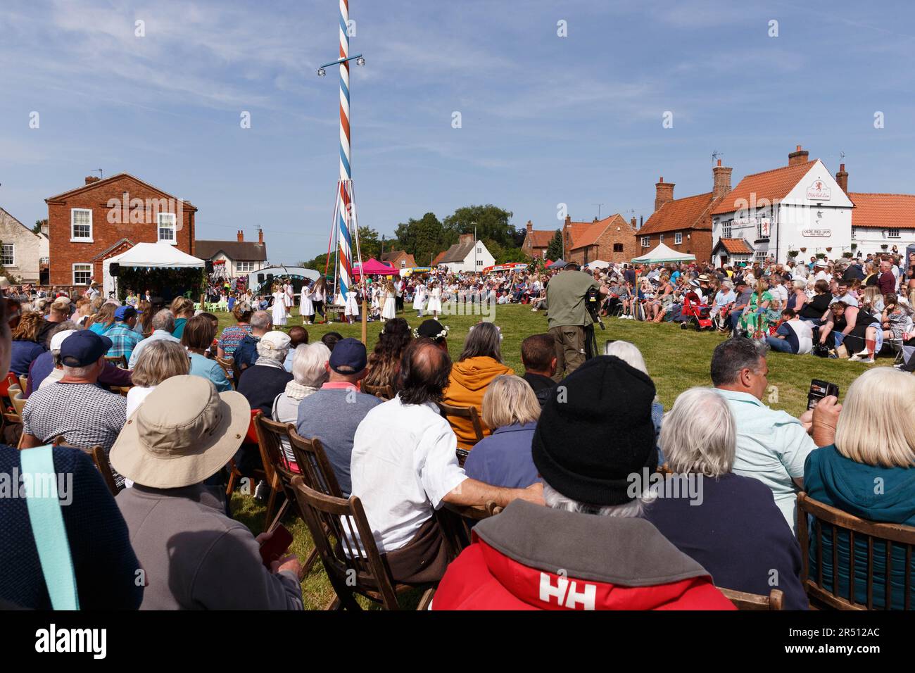 Bellow Maypole danse sur le village vert à Wollow, dans le tinghamshire Banque D'Images