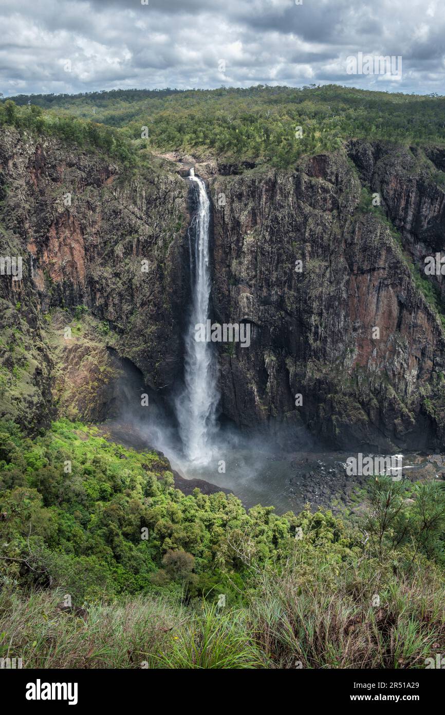 La plus haute chute d'eau d'Australie - Wallaman Falls, Girringun National Park, Queensland, Australie Banque D'Images