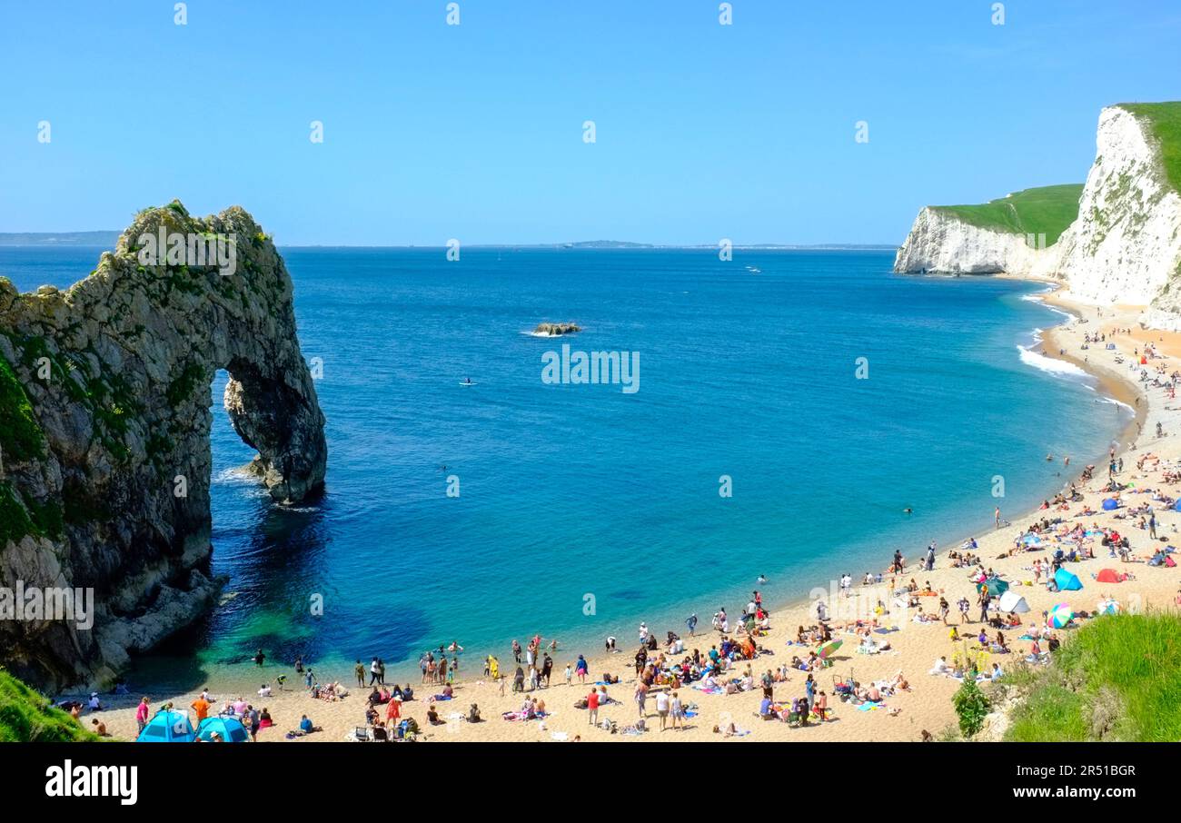 Durdle Door, une arche de pierre calcaire naturelle sur la côte jurassique de Lulworth près dans le Dorset, en Angleterre Banque D'Images