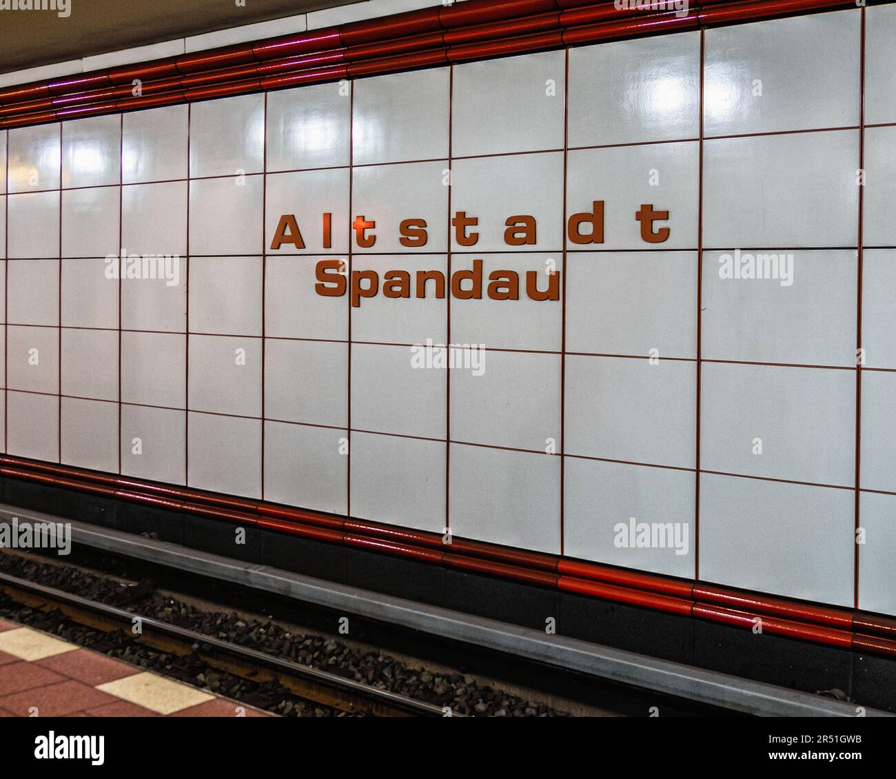 U Altstadt Spandau la station de métro U-Bahn dessert la ligne U7 à Alt-Spandau, Berlin, Allemagne. Station décorative Banque D'Images
