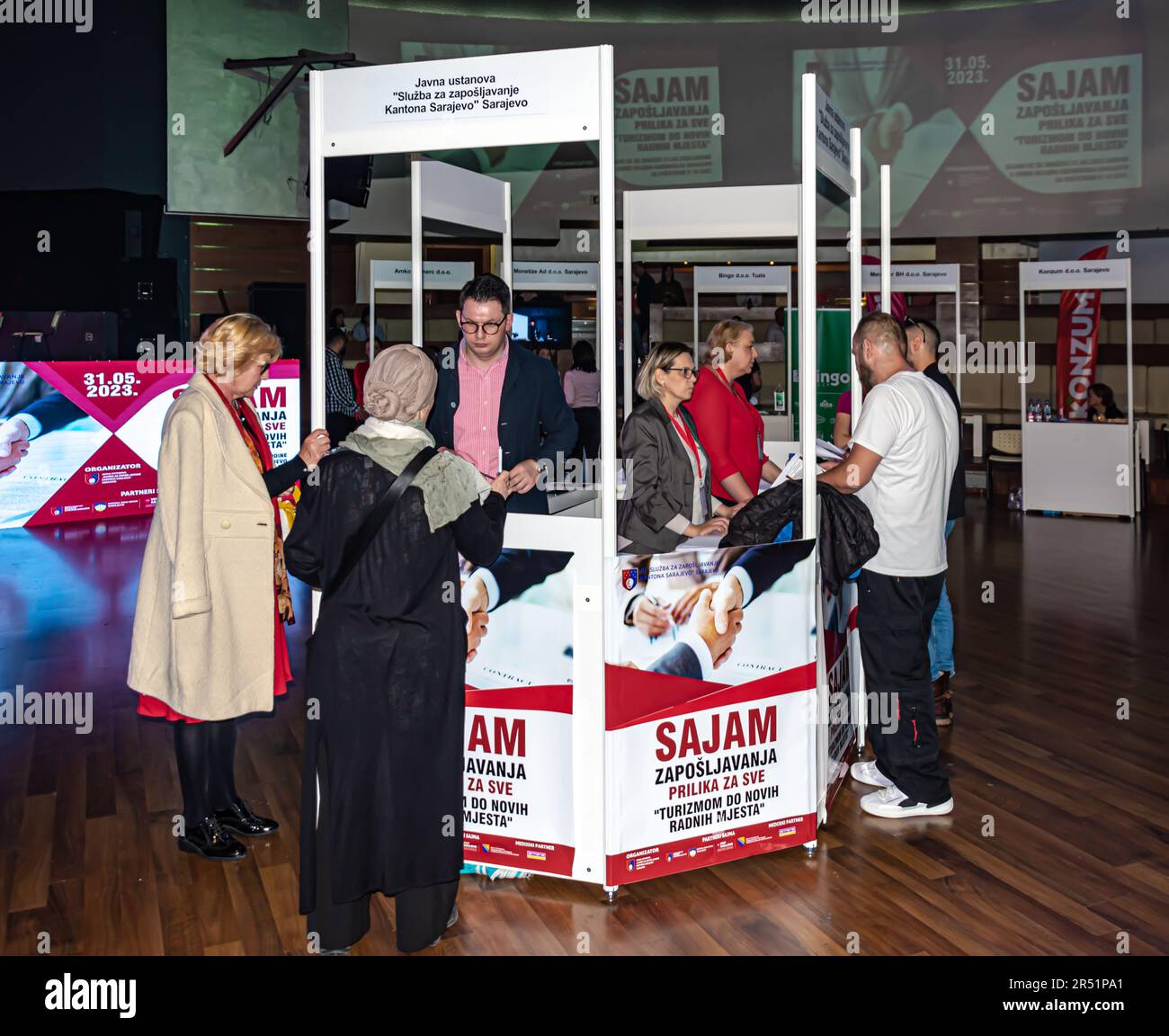 Aujourd'hui, le salon de l'emploi organisé par SZKS se tient au Centre de la jeunesse de Sarajevo Banque D'Images