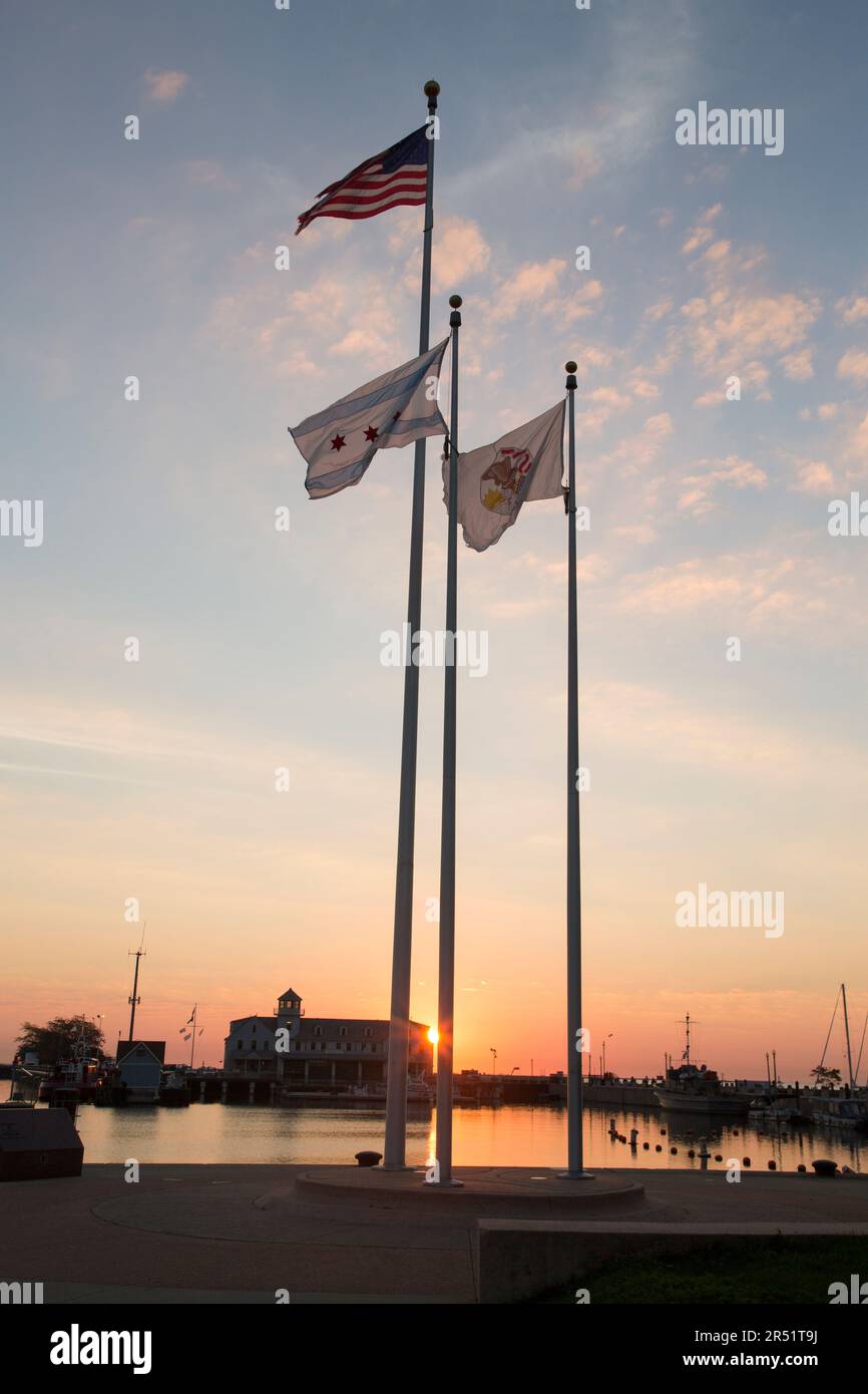 États-Unis, Illinois, Chicago, Chicago Illinois drapeaux d'État le long de la promenade de la rivière Chicago. Banque D'Images