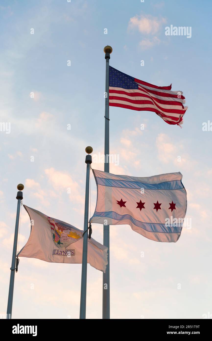 États-Unis, Illinois, Chicago, Chicago Illinois drapeaux d'État le long de la promenade de la rivière Chicago. Banque D'Images