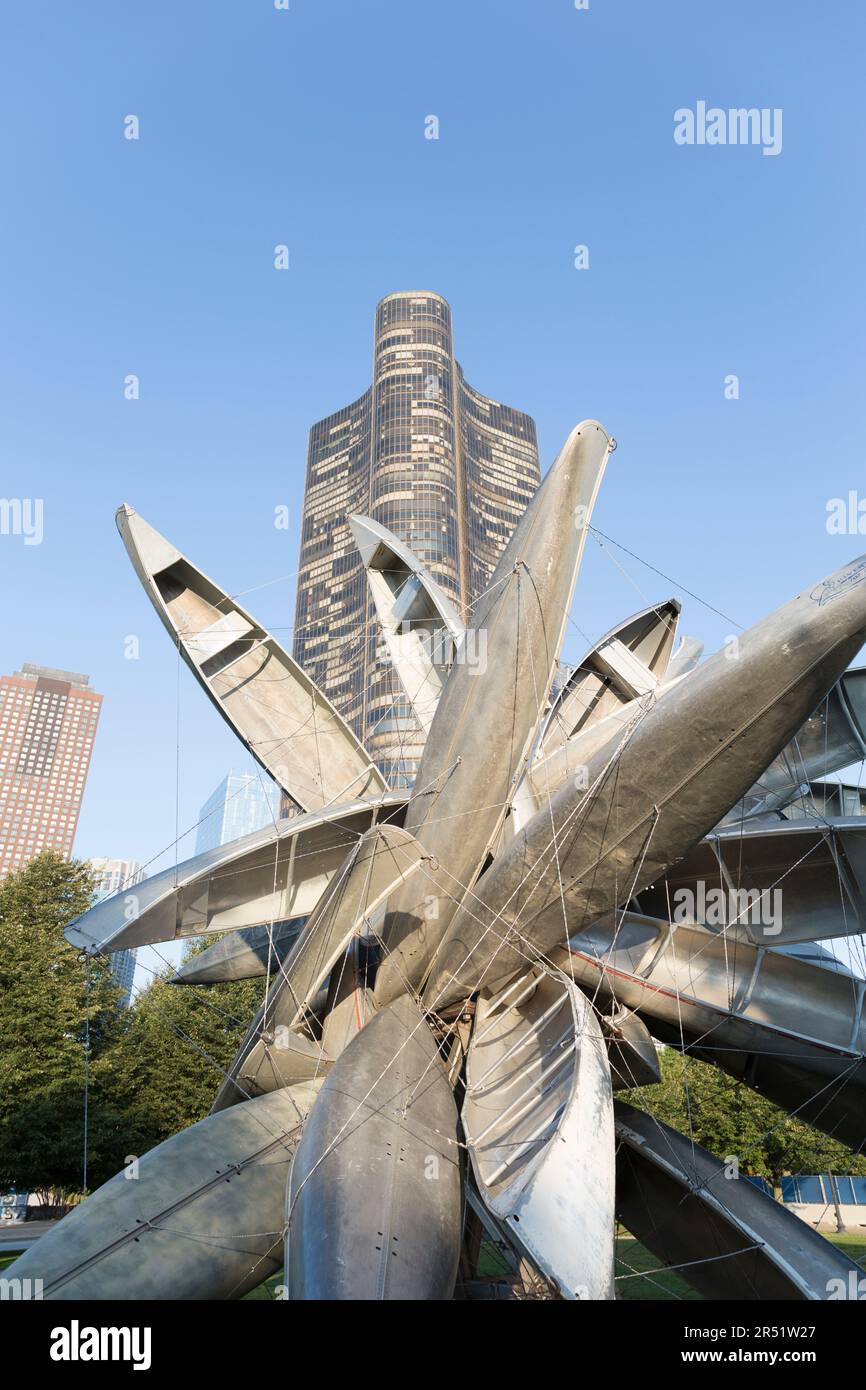 USA, Illinios, Chicago, sculpture en canoë 'Monochrome II' d'aluminimum par l'artiste Nancy Rubins. Banque D'Images