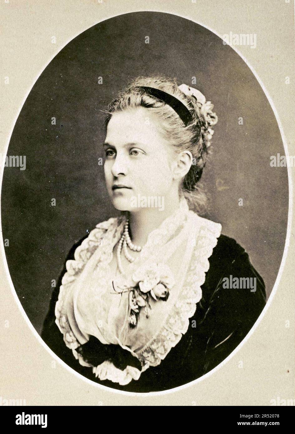 Olga Nikolajewna Romanowa (11, 1822 - 30 septembre. Oktober 1892) war als Tochter von ZAR Nikolaus I. eine russische Großfürstin. ALS Ehefrau des württembergischen Thronfolgers und schließlich Königs Karl I. war sie von 1846 bis 1864 Kronprinzessin und ab 1864 Königin von Württemberg, Historisch, digital restaurierte Reproduktion von einer Vorlage aus dem 19. Jahrhundert / Olga Nikolaevna Romanova (11 septembre 1822 - 30 octobre 1892) était une grande duchesse russe comme fille de Tsar Nicholas I. En tant qu'épouse de l'héritier du trône de Württemberg et éventuellement du roi Charles Ier, elle était Couronne Banque D'Images