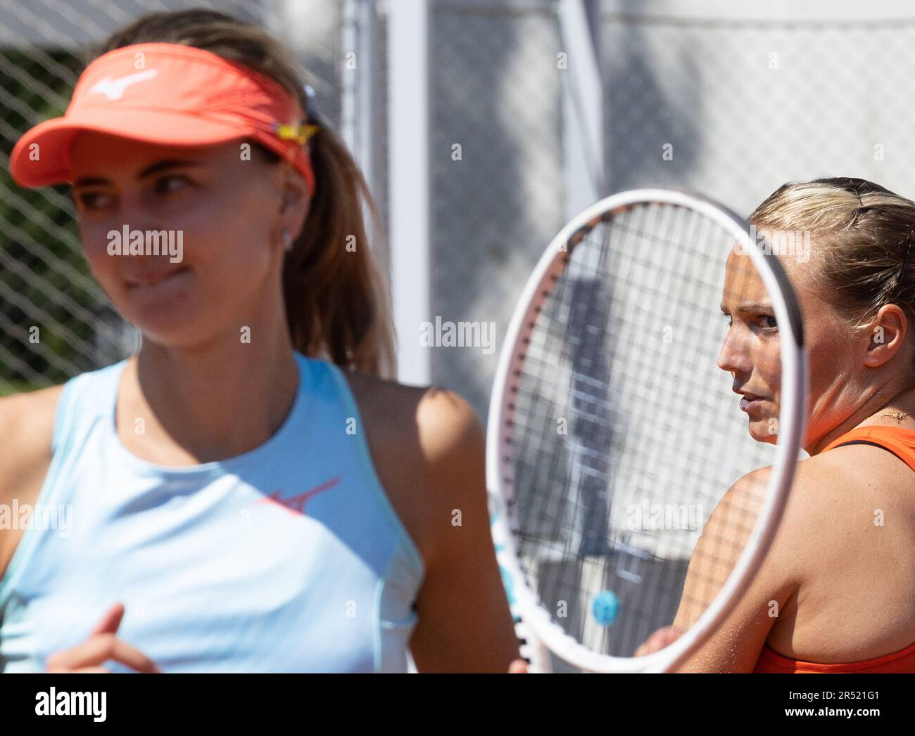 Paris, France. 31st mai 2023. La Belge Maryna Zanevska et la Belge Kimberley Zimmermann photographiées lors d'un match de tennis double entre la paire belge Zanevska-Zimmermann et la paire française Andrianjafitrimo-Ferro, lors du premier tour des doubles féminins au tournoi de tennis Roland Garros à Paris, en France, le mercredi 31 mai 2023. BELGA PHOTO BENOIT DOPPAGNE crédit: Belga News Agency/Alay Live News Banque D'Images