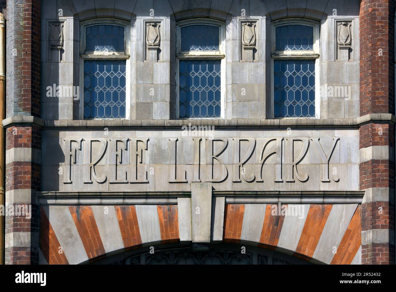 La façade de l'ancienne bibliothèque Selly Oak, Birmingham. Banque D'Images