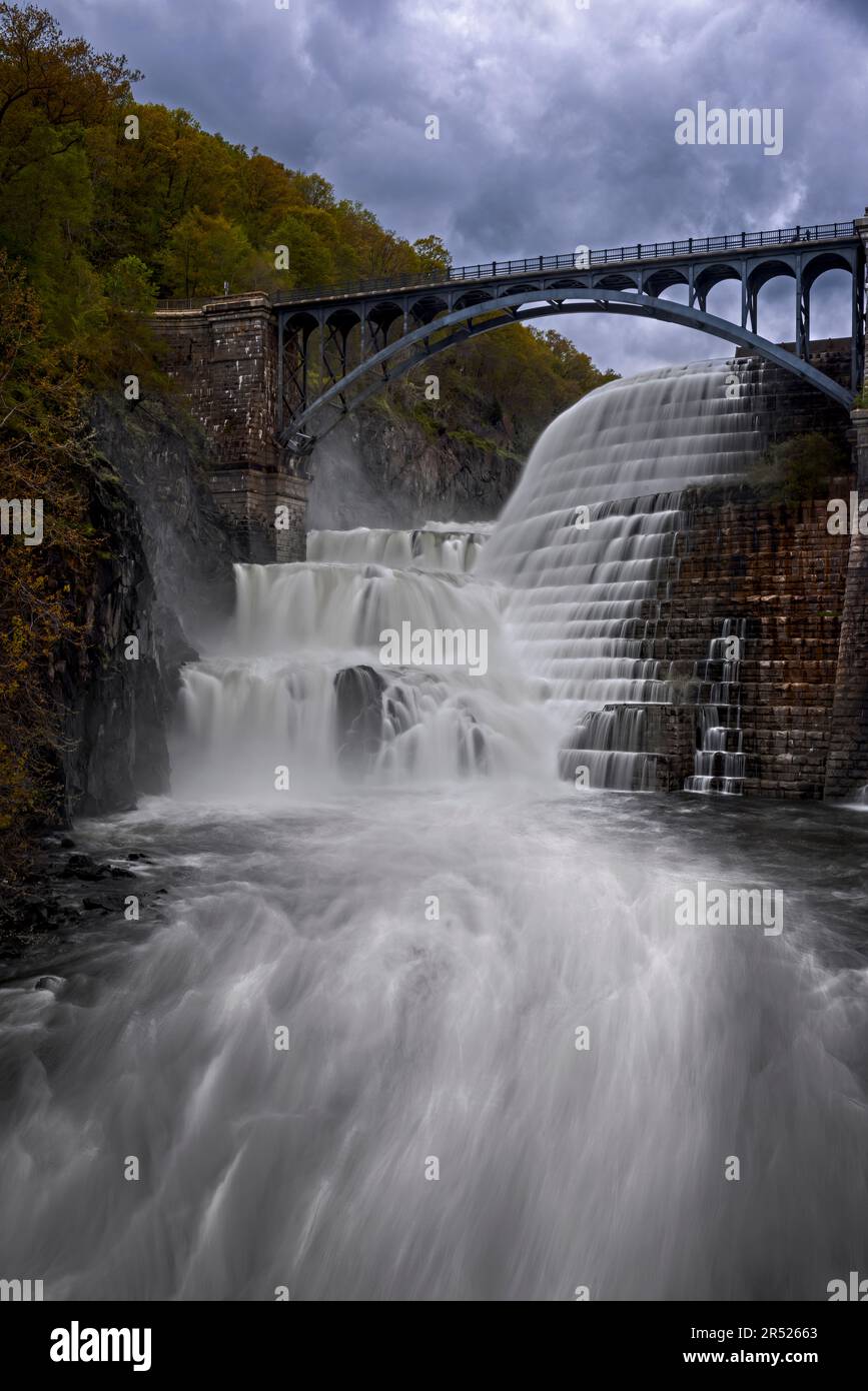 Le barrage de Croton est un barrage situé sur la rivière Croton, à New York, aux États-Unis. Il empiète sur le réservoir Croton, qui couvre 1 000 acres (400 ha) et possède un bouchon Banque D'Images