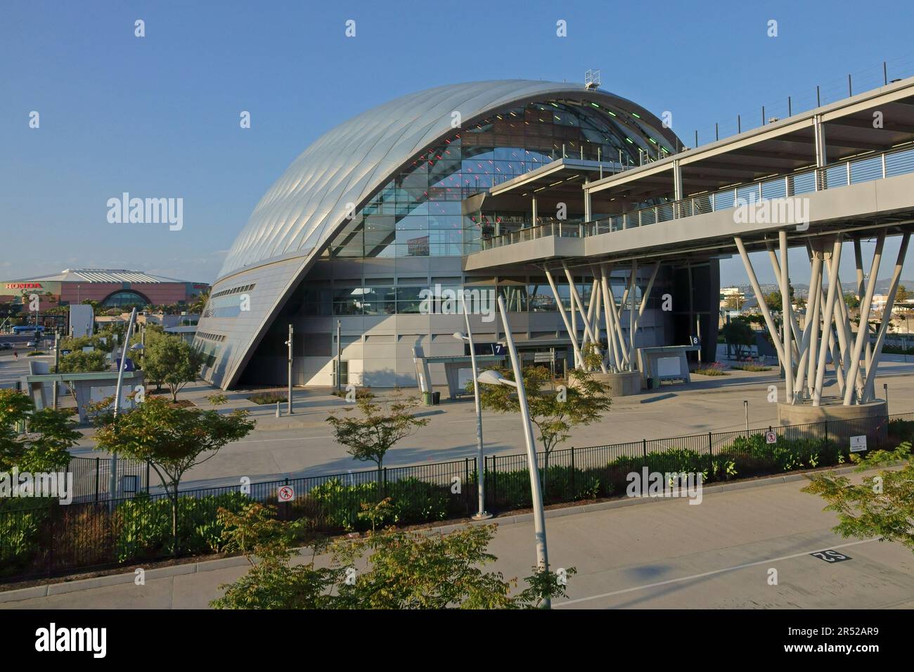 Anaheim, Californie / Etats-Unis - 12 mai 2019: L'extérieur du centre intermodal régional de transport d'Anaheim ( alias ARTIC ) est montré pendant la journée. Banque D'Images