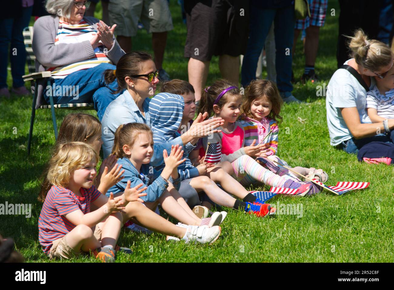 Événement du Memorial Day. Dennis, Massachusetts, (Cape Cod) , États-Unis. Les enfants se claquant à l'événement Banque D'Images