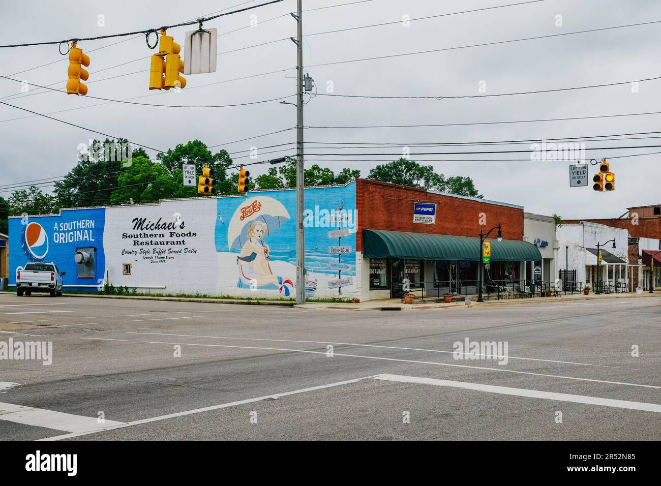 Rue principale petites entreprises dans la petite ville américaine de Brantley, Alabama USA. Banque D'Images