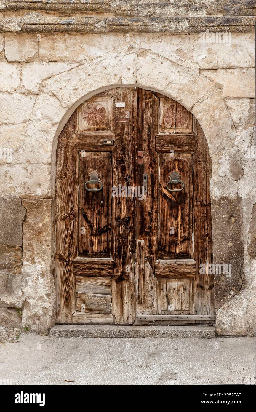 Porte en bois, Mustafapasa, Cappadoce, province de Nevsehir, Anatolie centrale, Turquie Banque D'Images