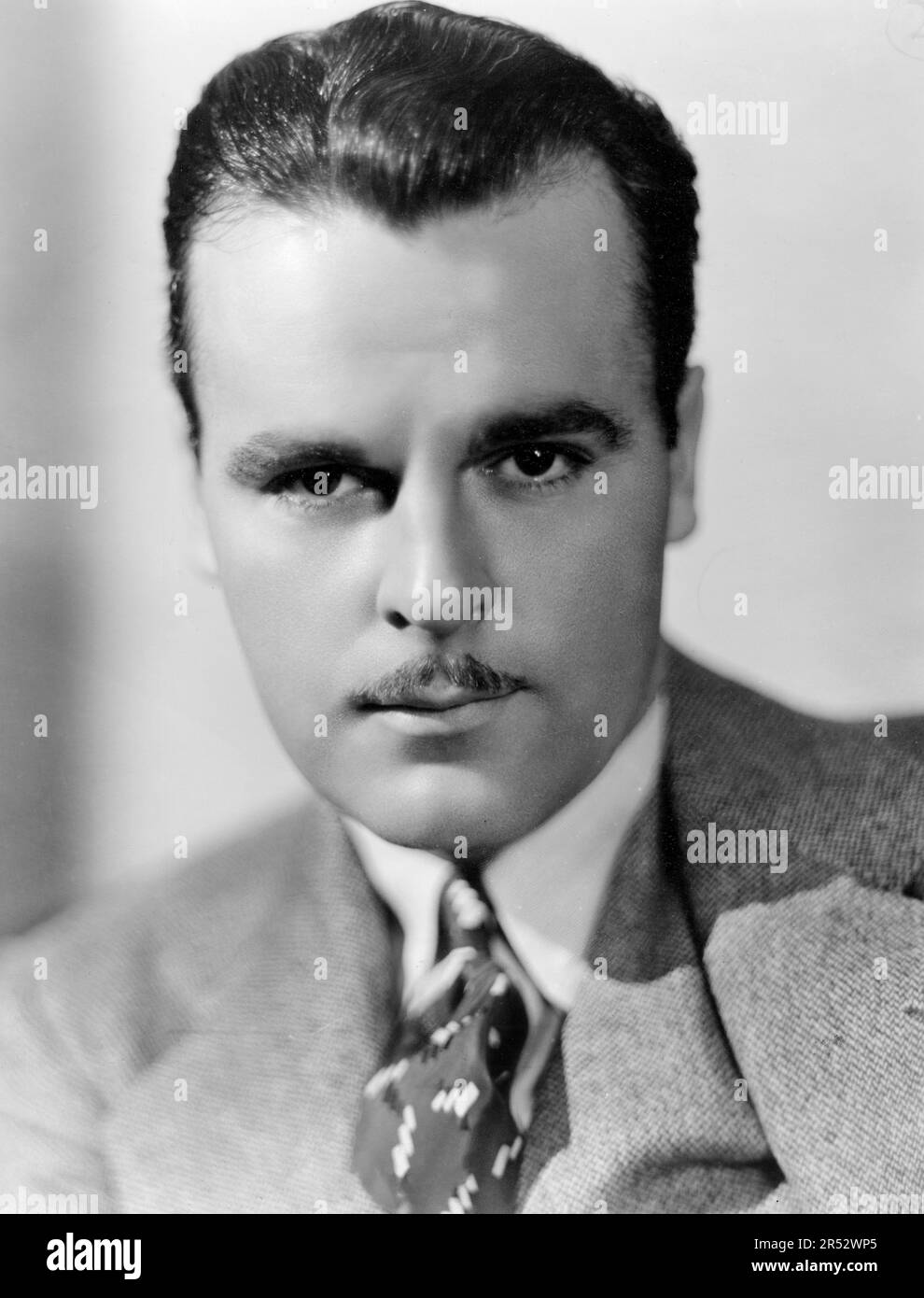 Neil Hamilton, chef et épaules Publicité Portrait pour le film 'Strangers May Kiss', MGM, 1931 Banque D'Images