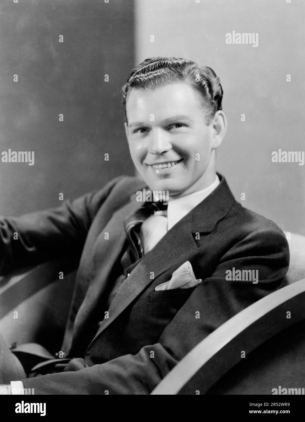 Russell Hardie (1904-1973), acteur américain, demi-longueur Publicity Portrait, MGM, début des années 1930 Banque D'Images