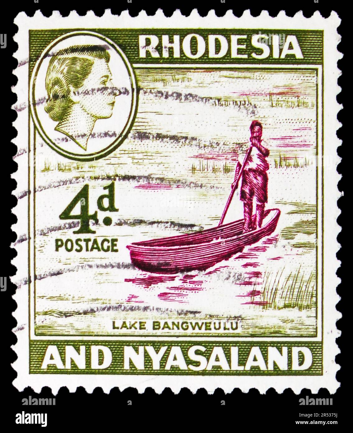 MOSCOU, RUSSIE - 18 MAI 2023 : timbre-poste imprimé en Rhodésie et au Nyasaland montre le pêcheur sur le lac Bangweulu, série de photos de la reine Elizabeth II, Banque D'Images