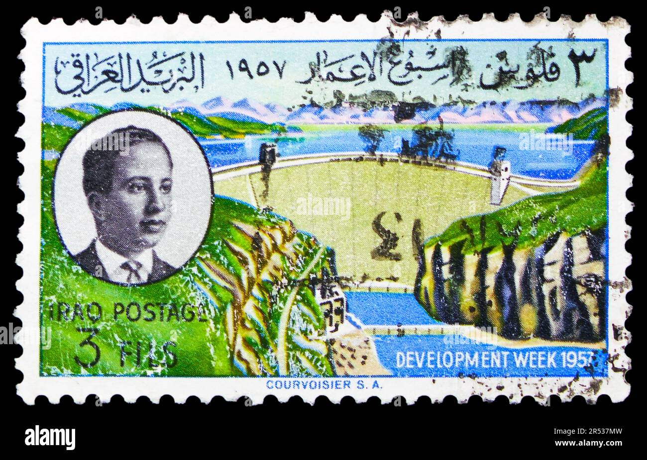 MOSCOU, RUSSIE - 18 MAI 2023 : le timbre-poste imprimé en Irak montre le barrage de Dokan, semaine de développement du pays, vers 1957 Banque D'Images