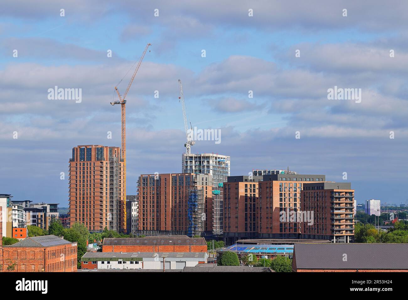 The Junction, Latitude Purple et Latitude Blue sont des développements en cours de construction sur Whitehall Road dans le centre-ville de Leeds, West Yorkshire Banque D'Images