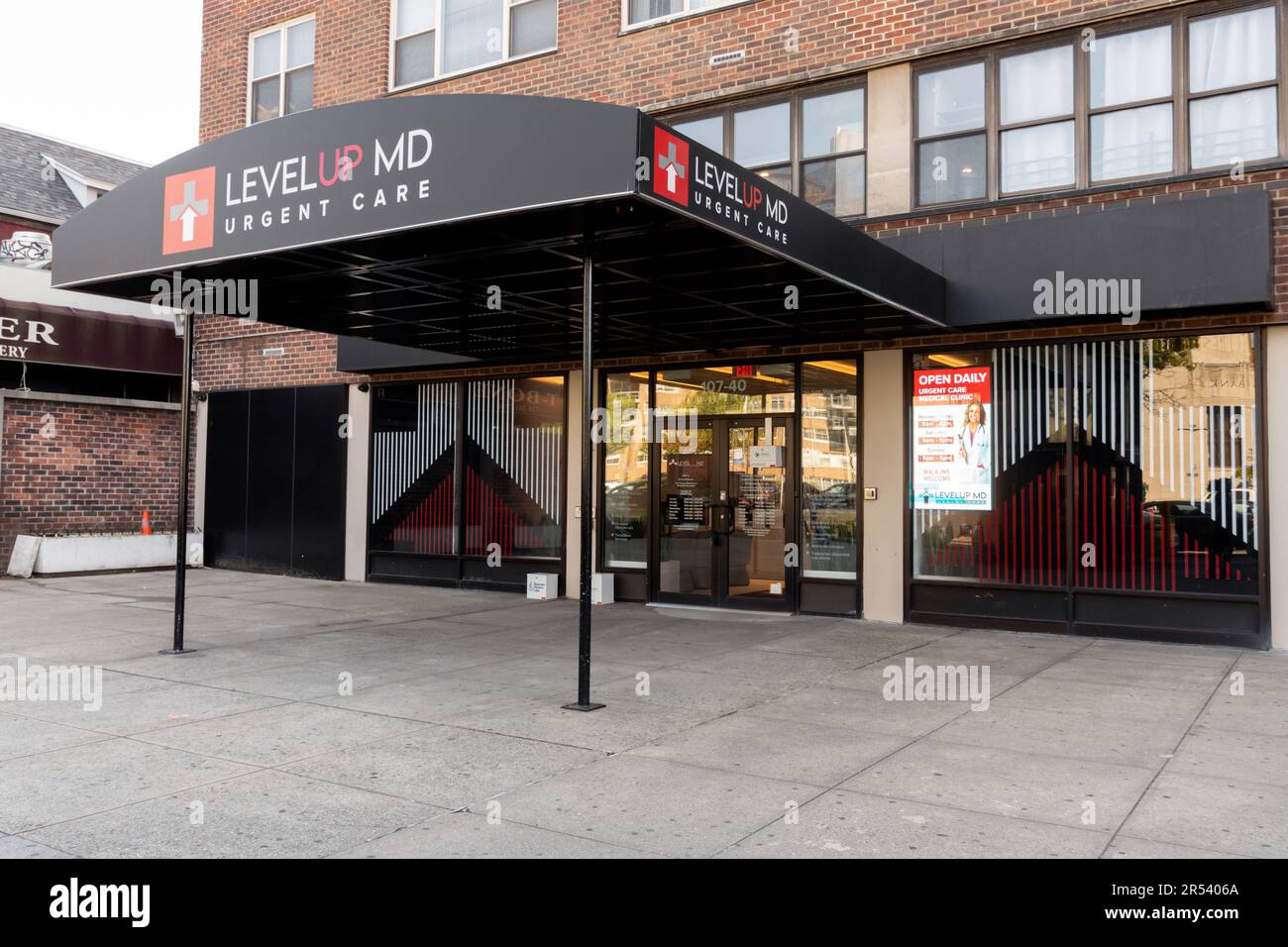 Level Up MD clinique de soins de santé d'urgence située sur Queens Blvd, à Queens, New York, une chaîne de cliniques sans rendez-vous, aucun rendez-vous nécessaire établissement de soins de santé Banque D'Images