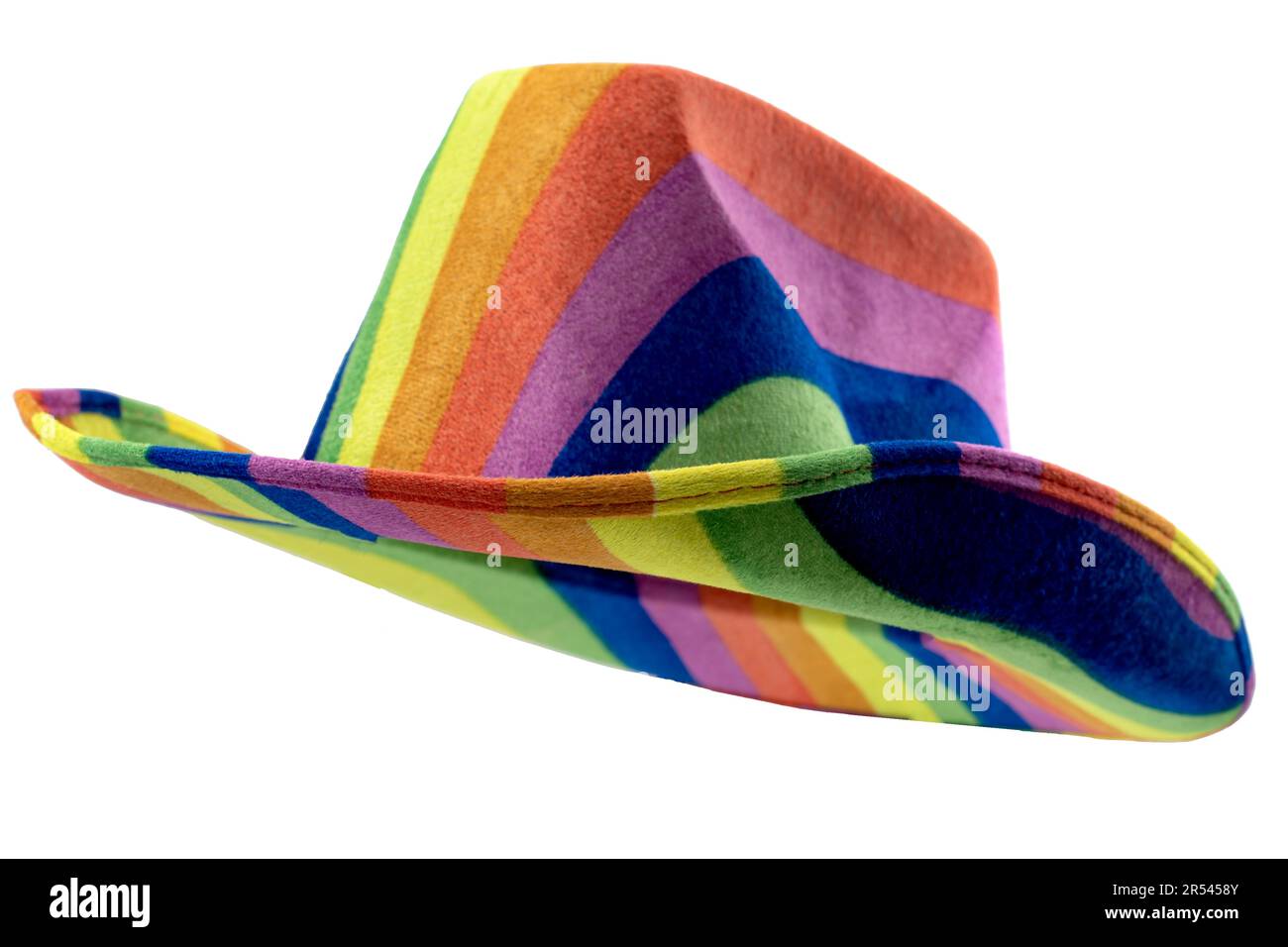 Chapeau de cowboy coloré isolé sur fond blanc avec découpe de chemin pour la mode et l'identité LGBTQ, fêtes du mois de la fierté, arc-en-ciel Banque D'Images