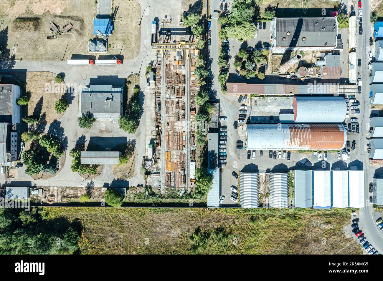 zone industrielle par le dessus. vue aérienne des bâtiments industriels. Banque D'Images