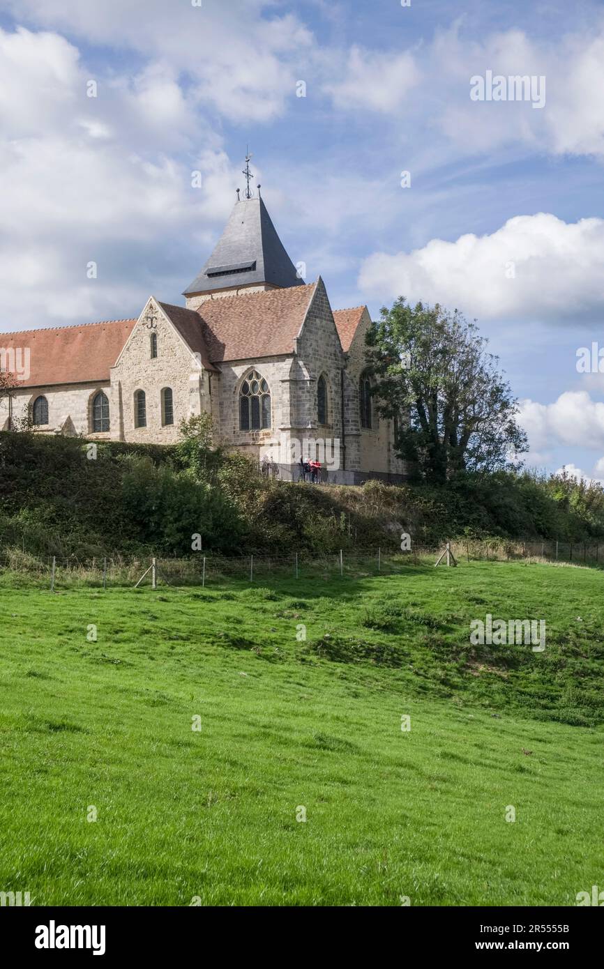 Varengeville-sur-Mer (nord de la France) : Église de Saint-Valery sur la zone côtière de la « côte d’Albatre » (côte d’Albâtre) Banque D'Images