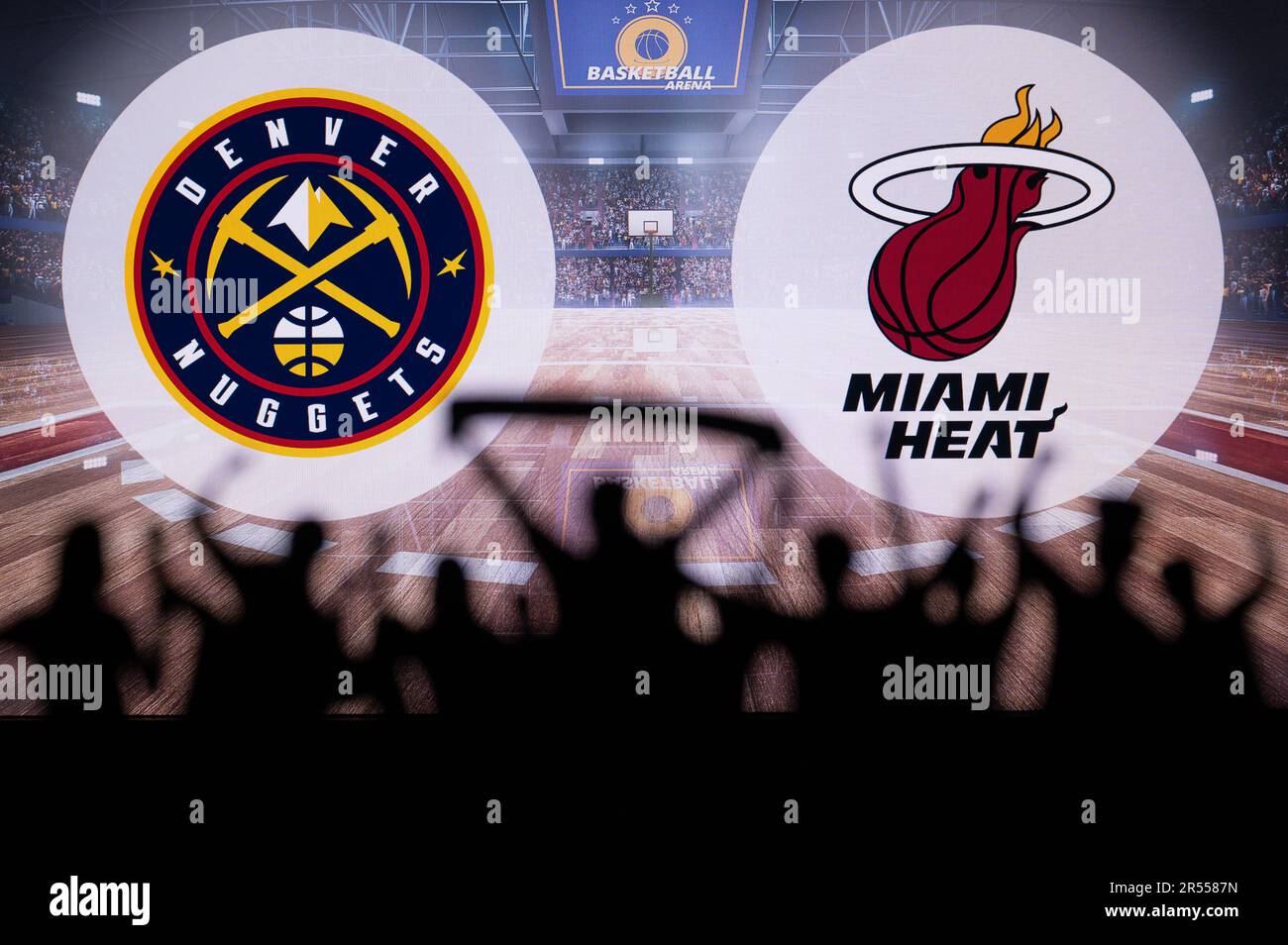 MIAMI, USA, 31 MAI 2023: La bataille pour la suprématie de la NBA: Denver Nuggets vs Miami Heat dans les finales Epic NBA, illuminée par la silhouette de la Cove Banque D'Images