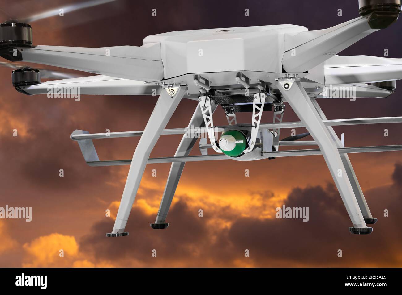 Drone militaire armé de la bombe. Photo de haute qualité Banque D'Images