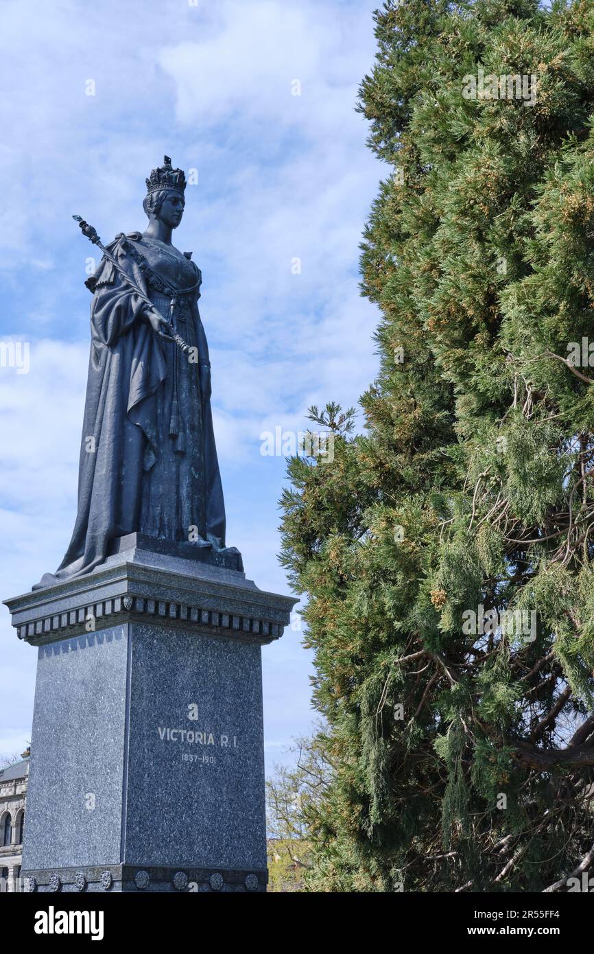 Statue de la reine Victoria devant l'Assemblée législative, Victoria, C.-B., Canada Banque D'Images