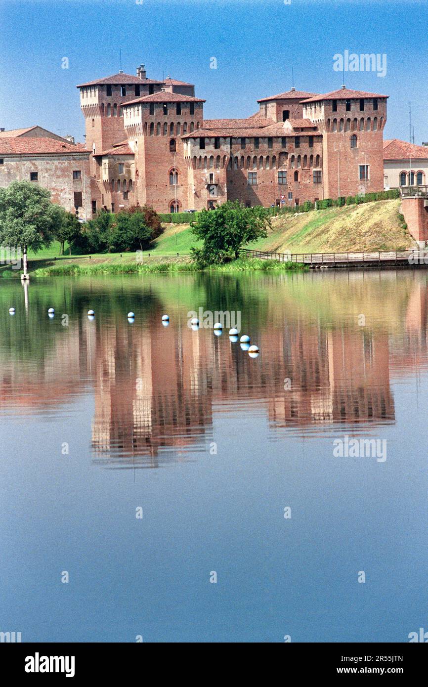 L'Italie, Lombardie, Mantoue, Lago di Mezzo Lake, le Château Saint-Georges Banque D'Images