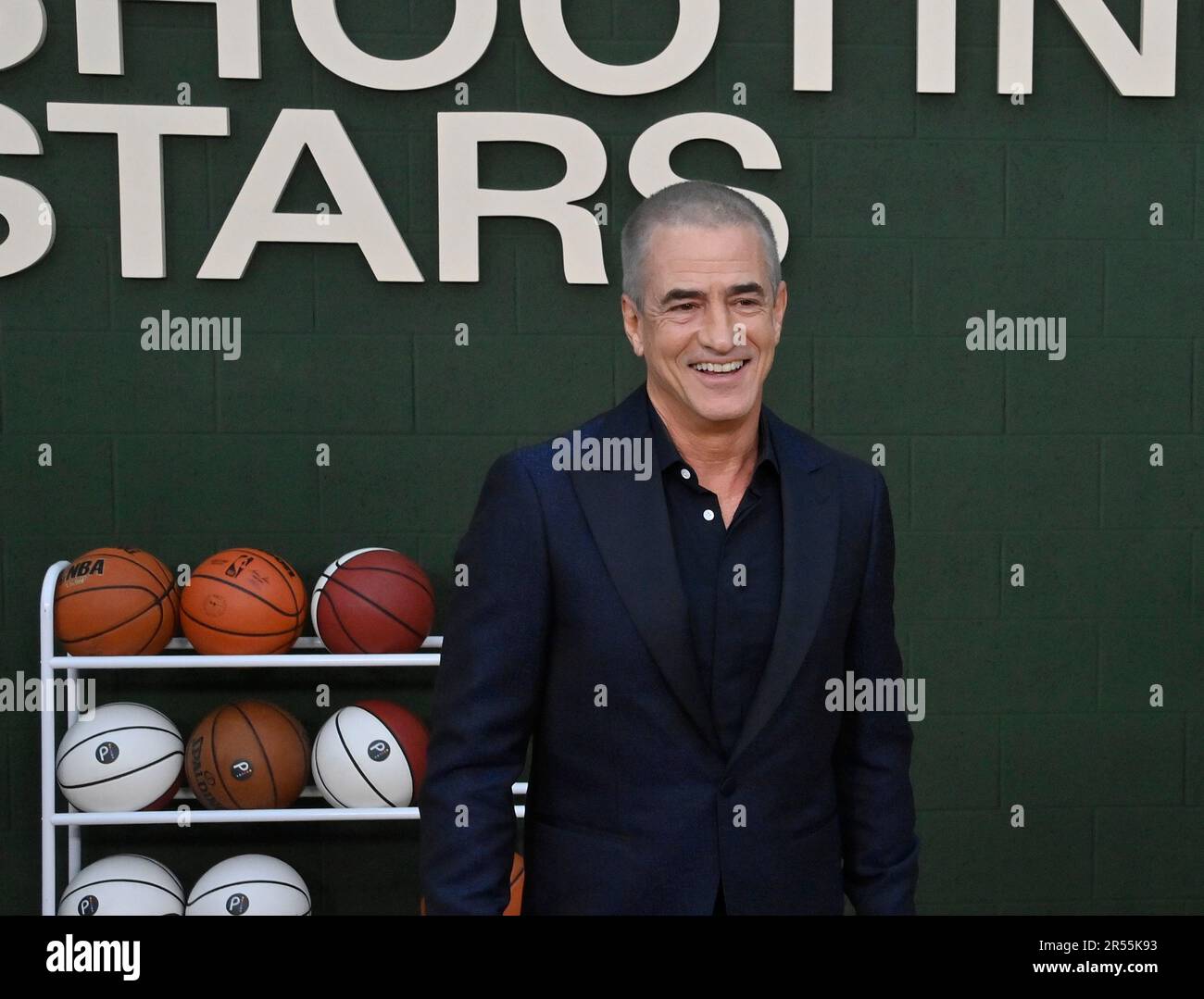 Dermot Mulroney assiste mercredi à la première du drame biographique 'Shooting Stars' au Regency Village Theatre de Los Angeles, 31 mai 2923, scénario: Basé sur le livre de LeBron James et l'auteur du prix Pulitzer de Friday Night Lights, Buzz BisSinger, Shooting Stars est l'histoire d'origine inspirante d'un super-héros du basket-ball, qui révèle comment LeBron James et ses amis d'enfance deviennent l'équipe de lycée n°1 en Amérique, lançant la carrière stupéfiante de James en tant que quatre fois champion de la NBA, deux fois médaillé d'or olympique et le meilleur buteur de la NBA. Photo de Jim Ruym Banque D'Images