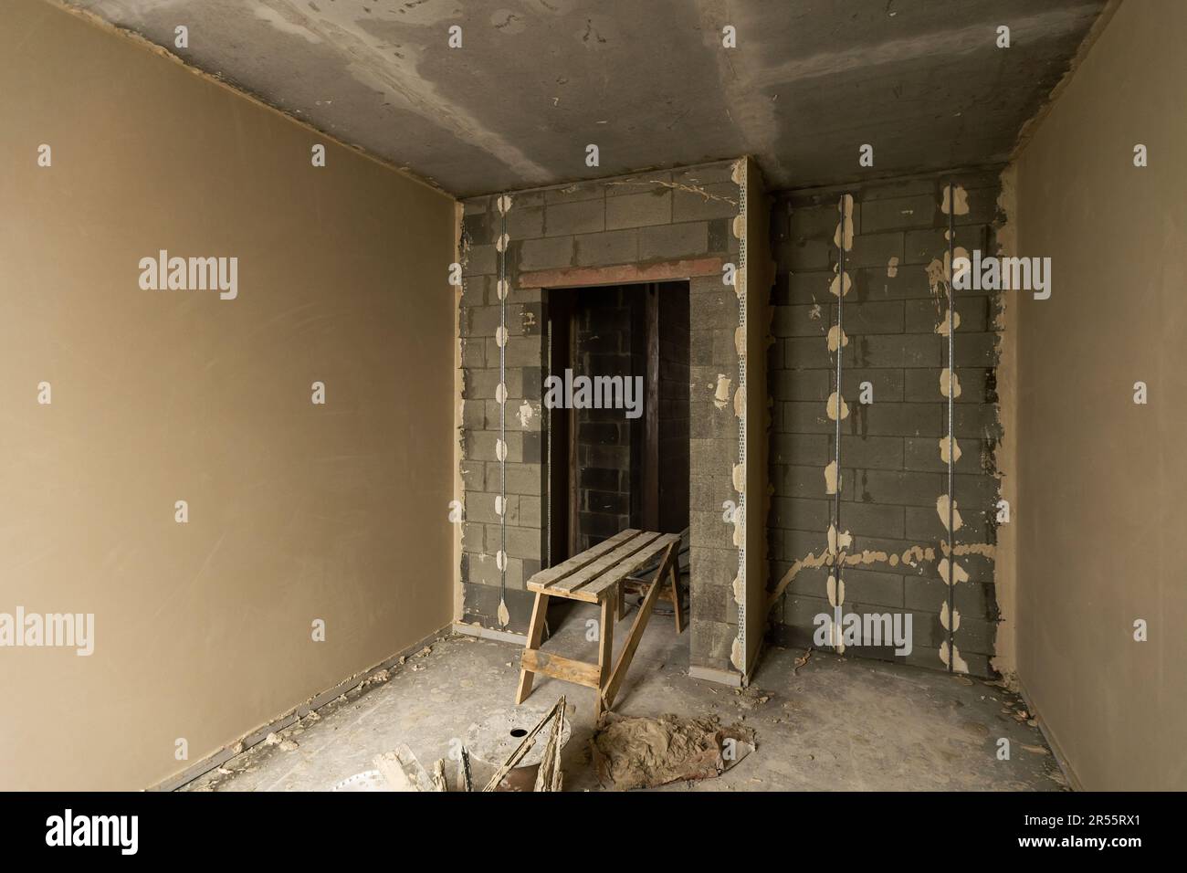 outils pour la réparation d'appartements, les murs de l'appartement sont en construction, remodelage, rénovation, extension, restauration et reconstruction. Banque D'Images