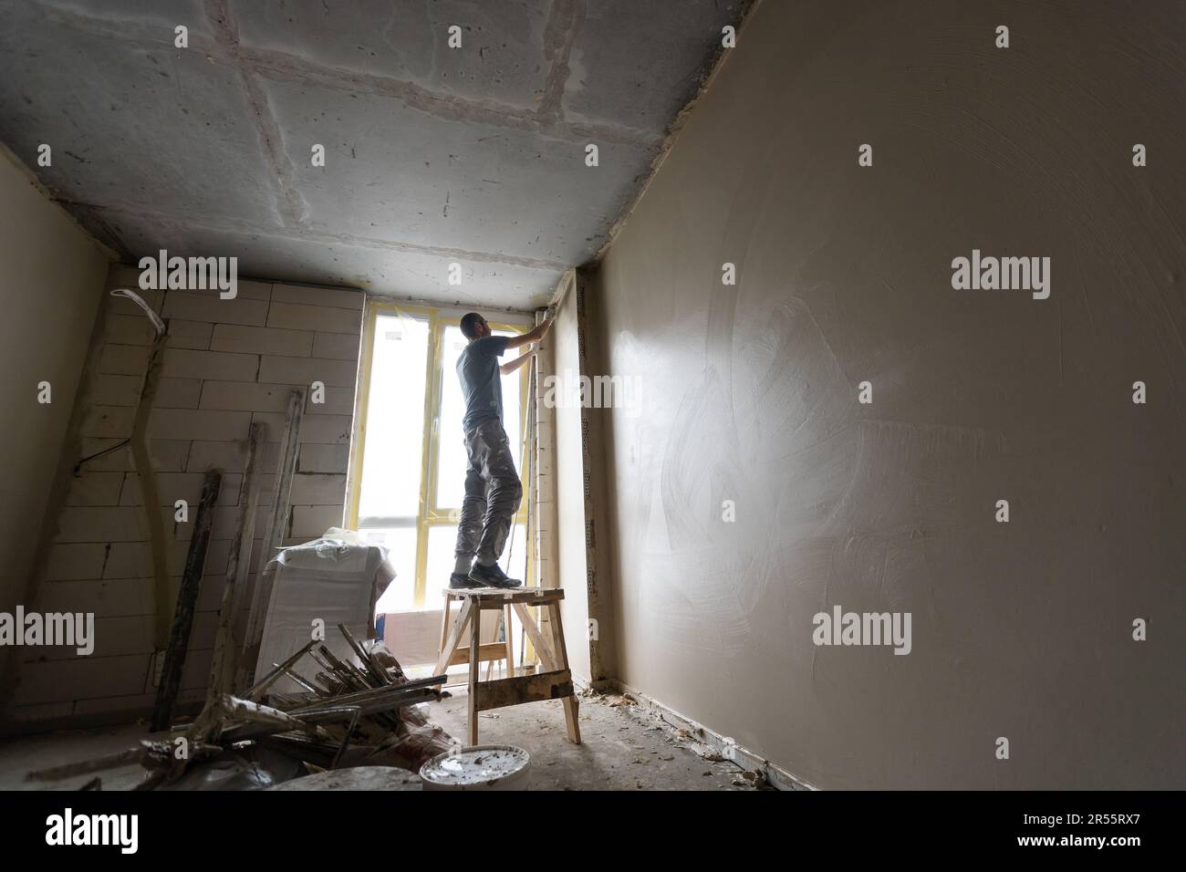 outils pour la réparation d'appartements, les murs de l'appartement sont en construction, remodelage, rénovation, extension, restauration et reconstruction. Banque D'Images