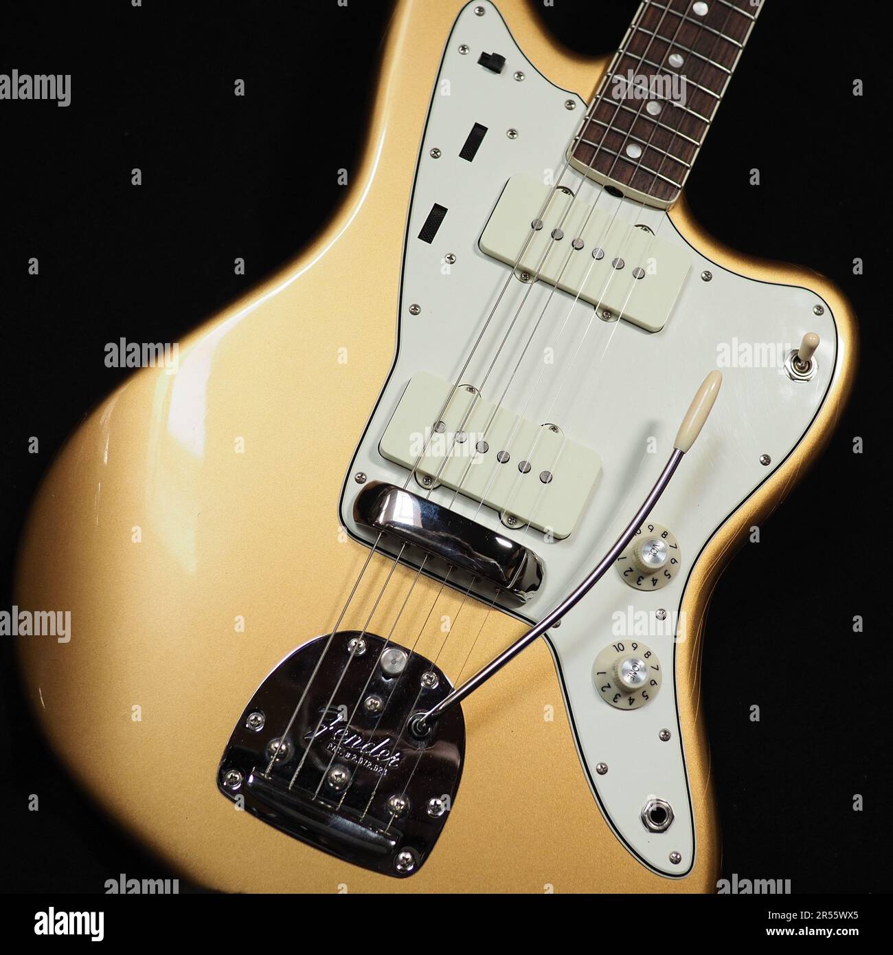 Gros plan d'un Fender American Vintage Reissue Gold Jazzmaster Banque D'Images