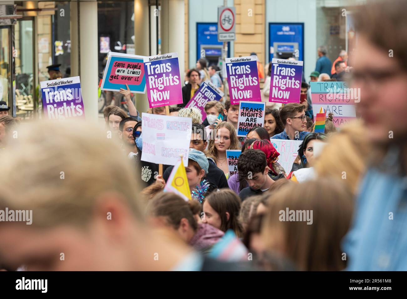 Des militants pro-trans se sont emparis vers l'Union d'Oxford pour protester pacifiquement contre l'apparition de l'ancien professeur de l'Université du Sussex Banque D'Images