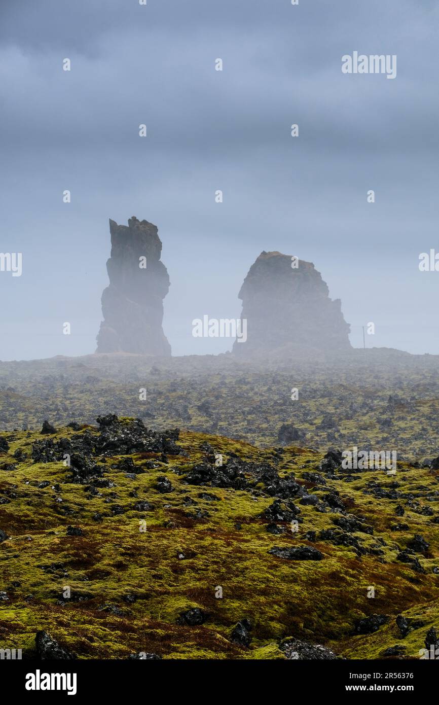 Falaises de basalte de Londrangar, péninsule de Snaefellsnes, centre-ouest de l'Islande, Islande Banque D'Images