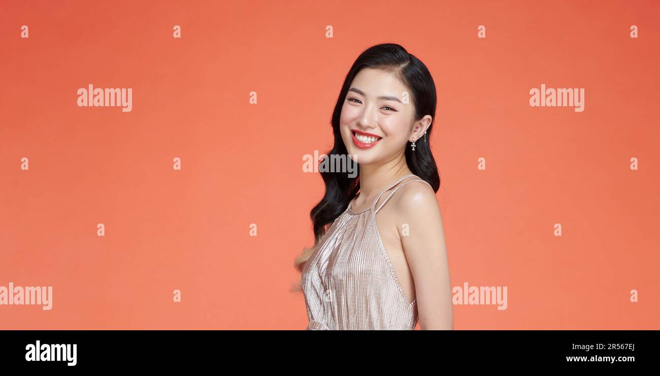 Belle femme avec robe élégante Banque D'Images
