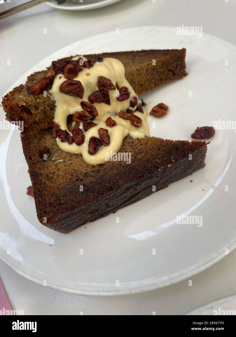 Le Terrace café est situé dans le musée d'art moderne et propose de petits plats principaux et desserts, 2023, New York City, États-Unis Banque D'Images