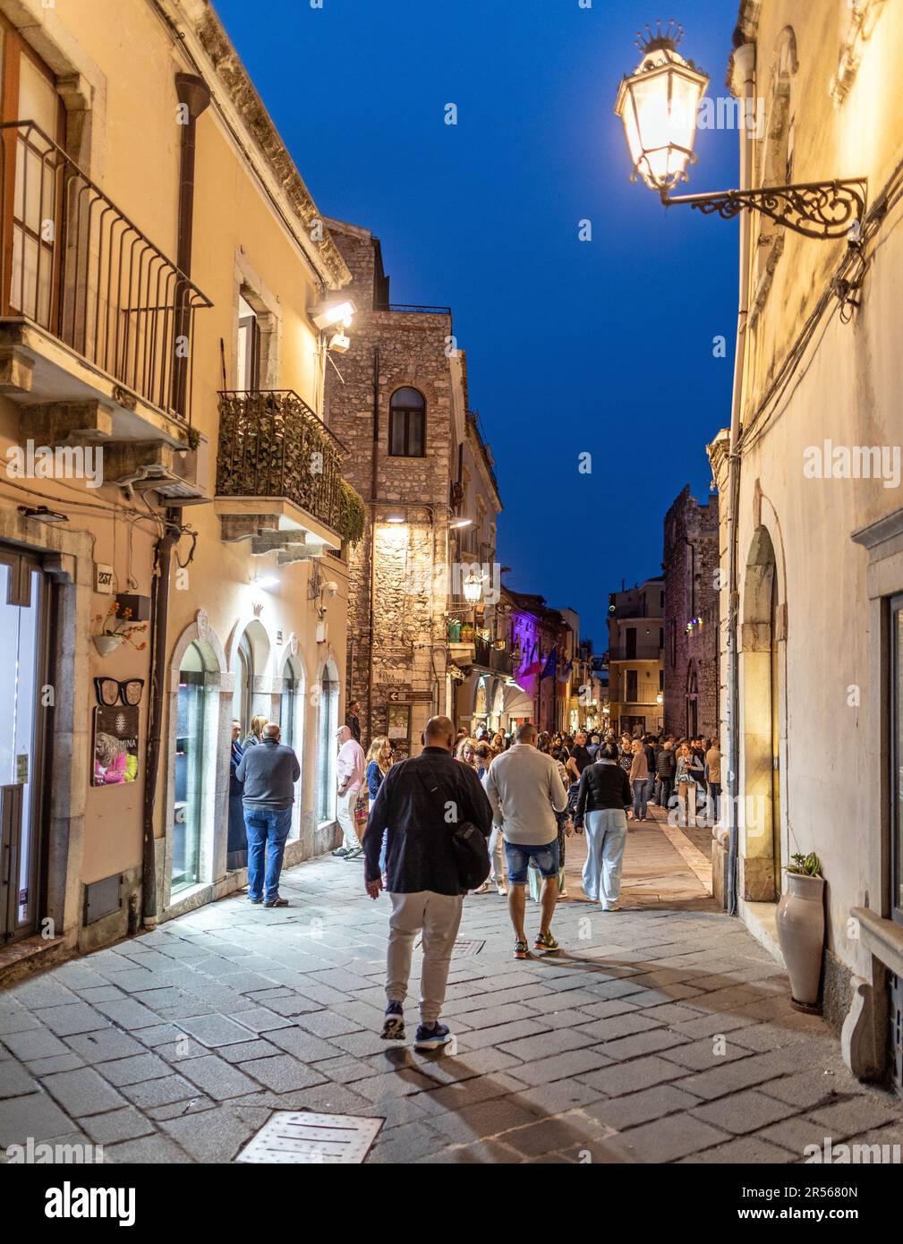 Centre de Taormina la nuit Sicile Banque D'Images