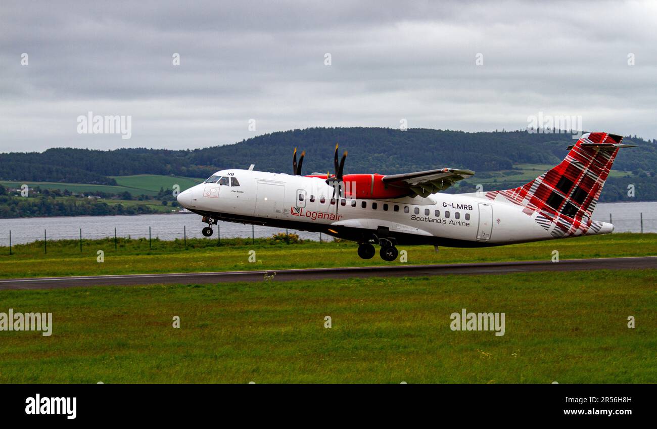 Dundee, Tayside, Écosse, Royaume-Uni. 1st juin 2023. Le temps dans le nord-est de l'Écosse est nuageux et frais. Le vol aT45 de l'avion G-LMRB Saab340 G-LGNH de Loganair arrive à 11,45 h et part à 12,45 h de l'aéroport de Dundee Riverside. En raison de la couverture inégale des nuages, les vols Dundee-Sumburgh sont toujours arrivés à temps. Crédit : Dundee Photographics/Alamy Live News Banque D'Images