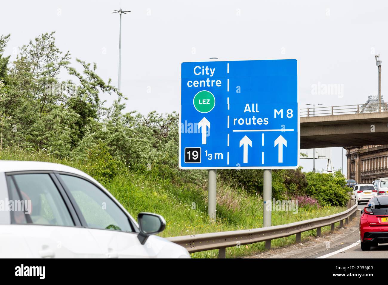 Glasgow City Centre LEZ, zone à faibles émissions, panneau d'avertissement sur l'autoroute M8, Écosse, Royaume-Uni, Europe Banque D'Images