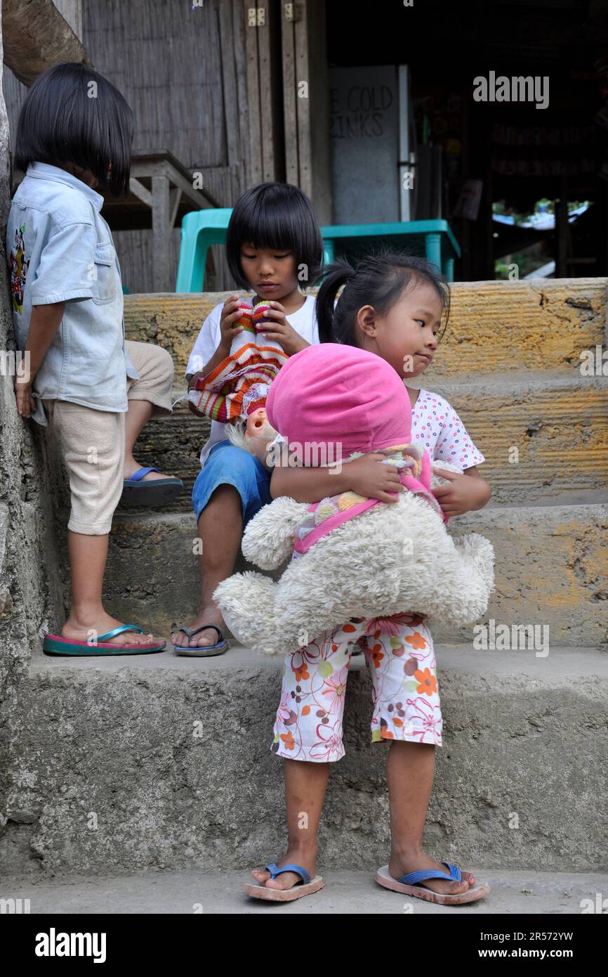 Philippines. Région du Nord. Village de Batad. enfants Banque D'Images