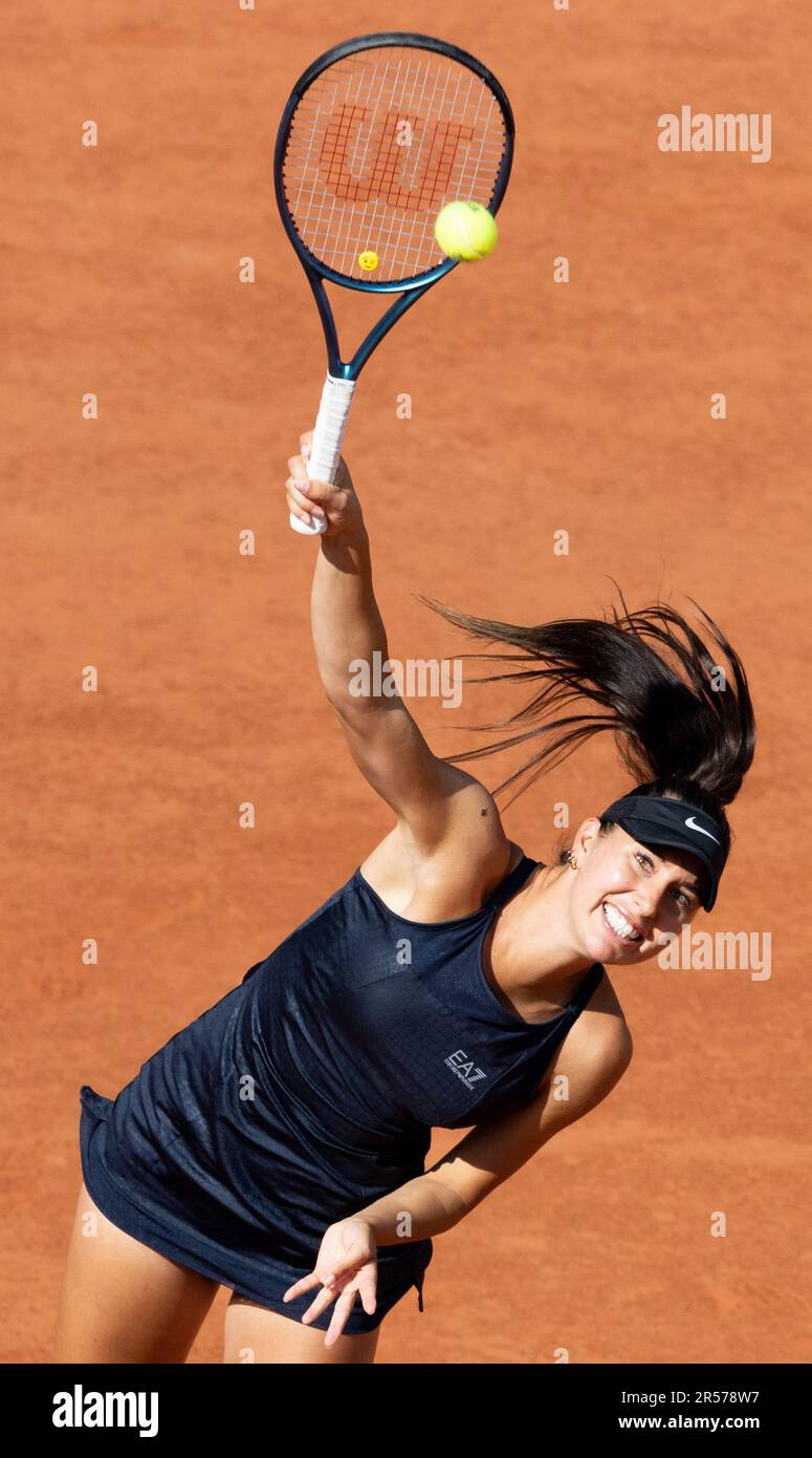 Paris, France. 01st juin 2023. Français Oceane Dodin photographié en action lors d'un match de tennis entre français Oceane Dodin et Tunisien ont Jabeur, dans la deuxième manche des femmes au tournoi de tennis Roland Garros French Open à Paris, France, jeudi 01 juin 2023. BELGA PHOTO BENOIT DOPPAGNE crédit: Belga News Agency/Alay Live News Banque D'Images