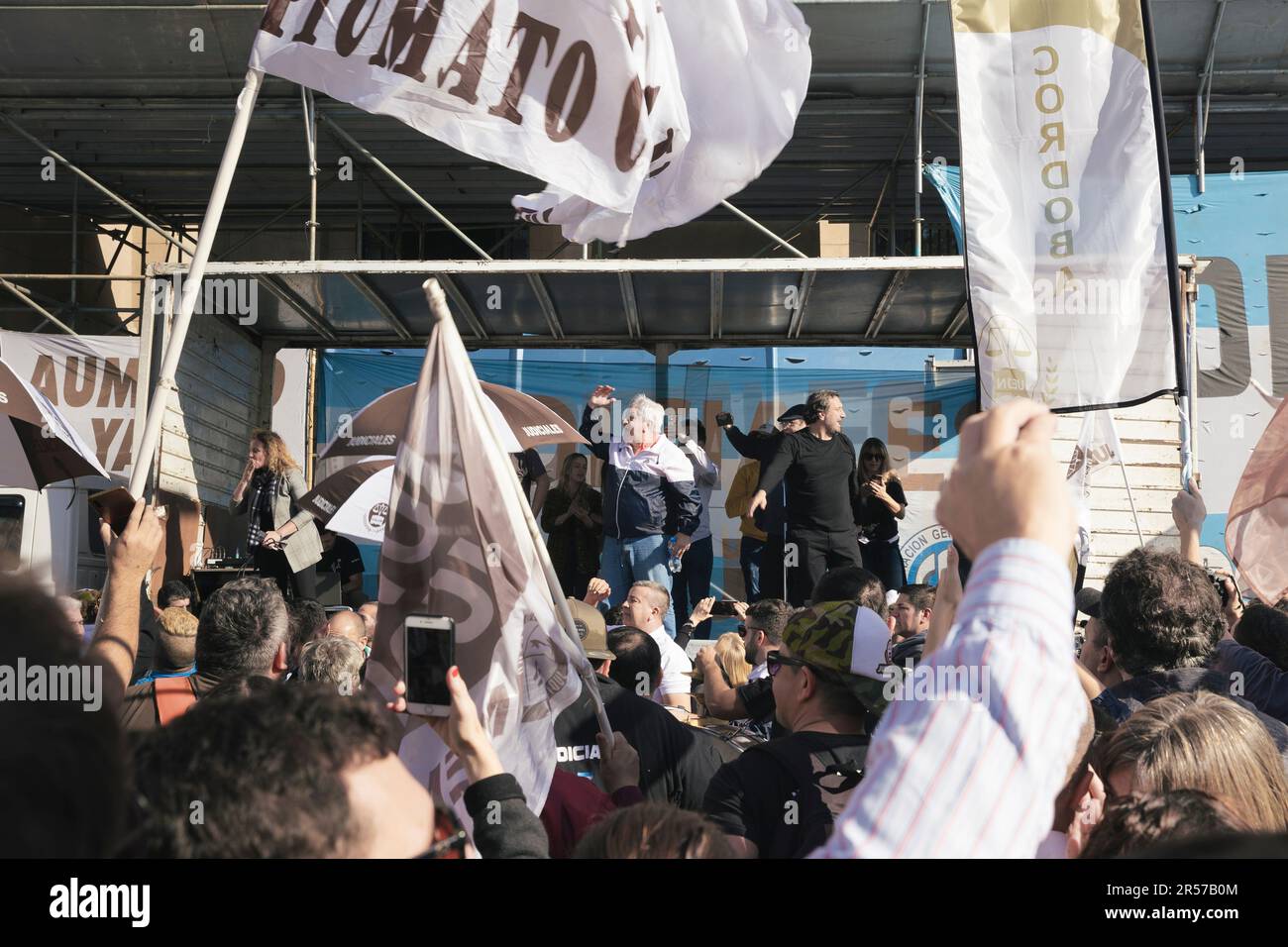 Buenos Aires, Argentine. 1st juin 2023. Les travailleurs judiciaires de tout le pays organisent une grève nationale de 36 heures et une mobilisation auprès de la Cour suprême de justice appelée par l'Union des employés judiciaires de la Nation (UEJN, dans son acronyme espagnol) pour exiger le paiement de la deuxième partie de l'augmentation de salaire convenue. (Crédit : Esteban Osorio/Alay Live News) Banque D'Images