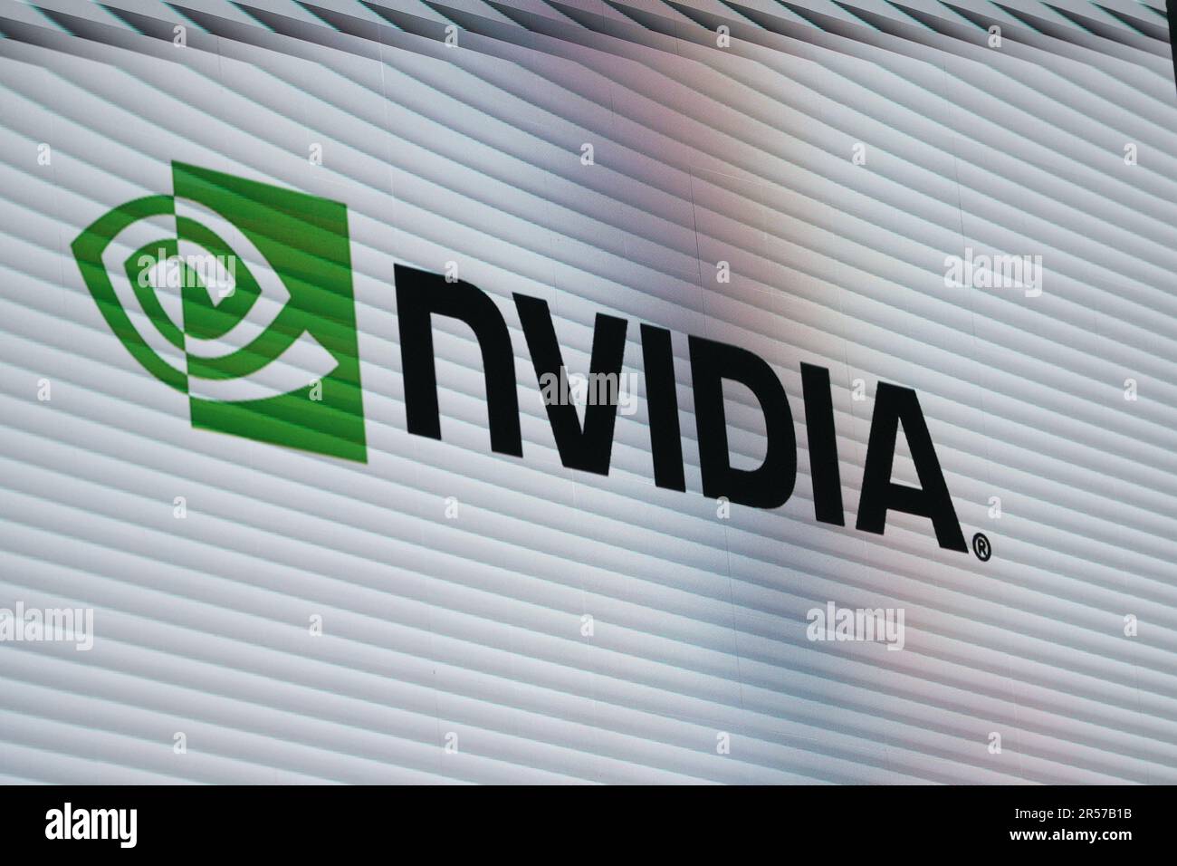 Taipei, Taïwan. 01st juin 2023. Logo NVIDIA au supermicro Keynote lors du COMPUTEX 2023. Le COMPUTEX 2023 se déroule du 30 mai au 02 juin 2023 et rassemble plus de 1 000 exposants de 26 pays différents avec 3000 stands pour présenter leurs derniers produits et pour signer des commandes avec des acheteurs étrangers. Crédit : SOPA Images Limited/Alamy Live News Banque D'Images