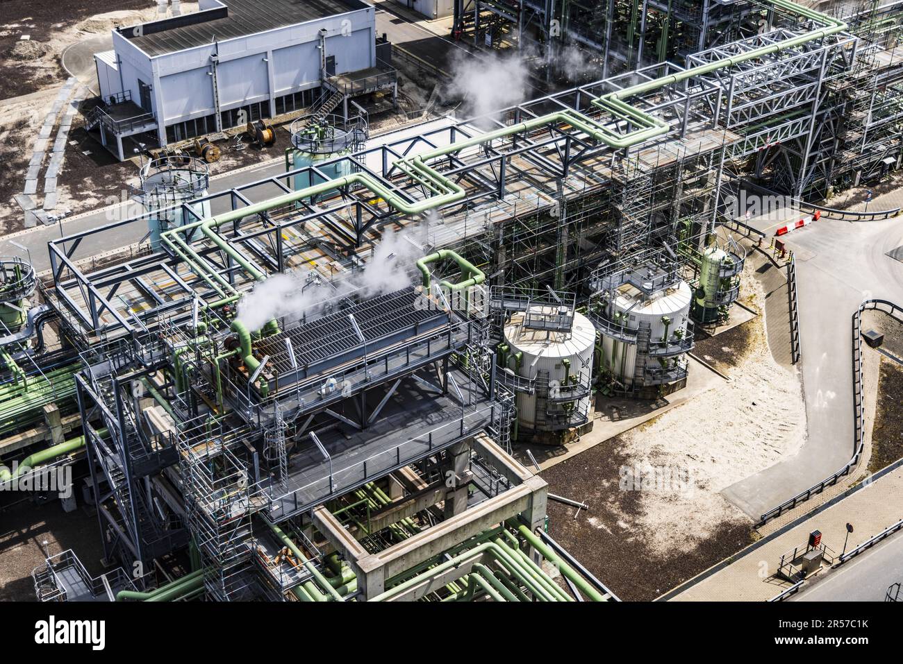 ROTTERDAM - vue d'ensemble de la raffinerie de Neste sur le Maasvlakte. Le biodiesel et bientôt le carburant durable pour avions sont produits ici. ANP JEFFREY GROENEWEG pays-bas hors - belgique hors Banque D'Images