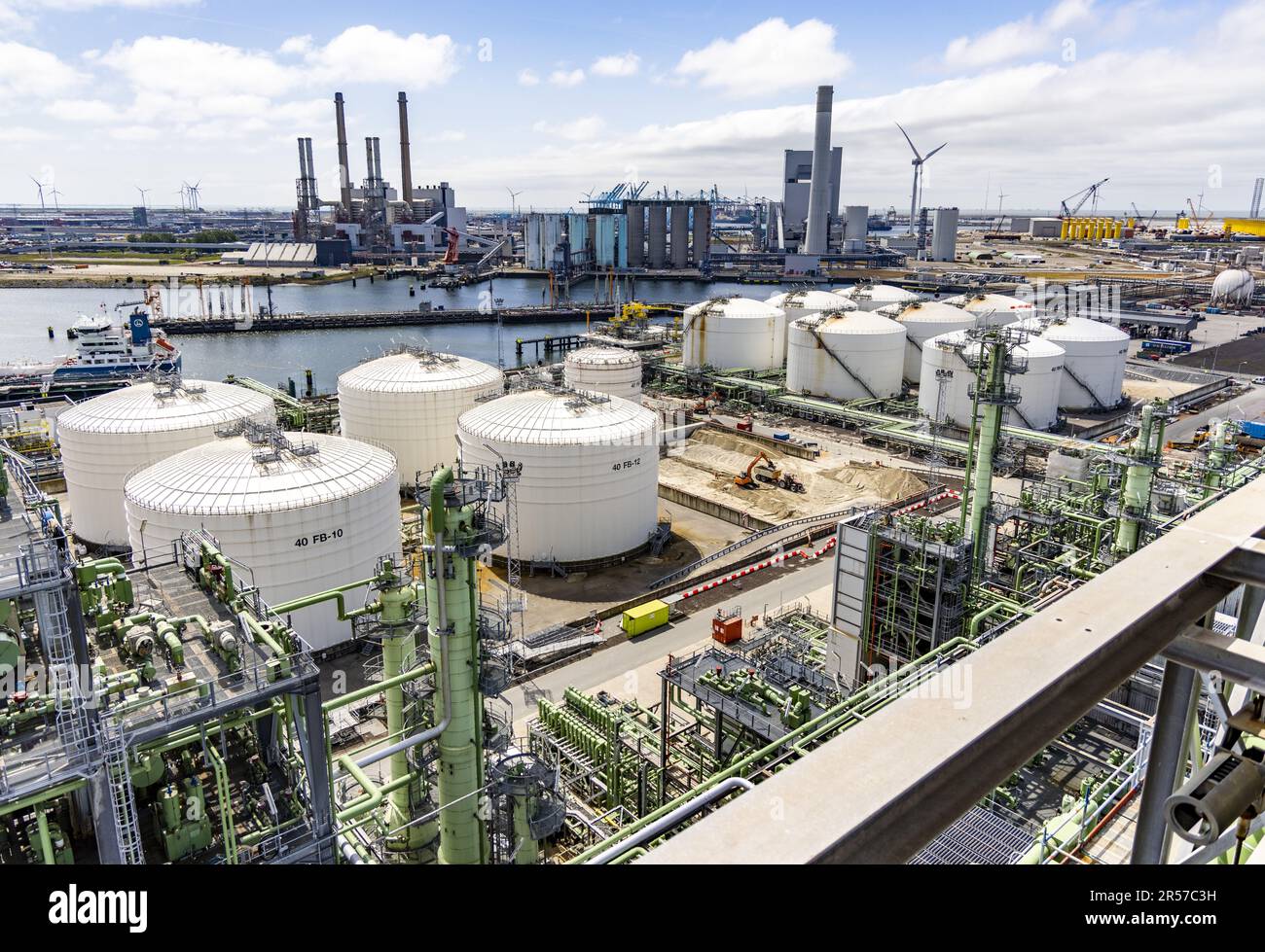 ROTTERDAM - vue d'ensemble de la raffinerie de Neste sur le Maasvlakte. Le biodiesel et bientôt le carburant durable pour avions sont produits ici. ANP JEFFREY GROENEWEG pays-bas hors - belgique hors Banque D'Images