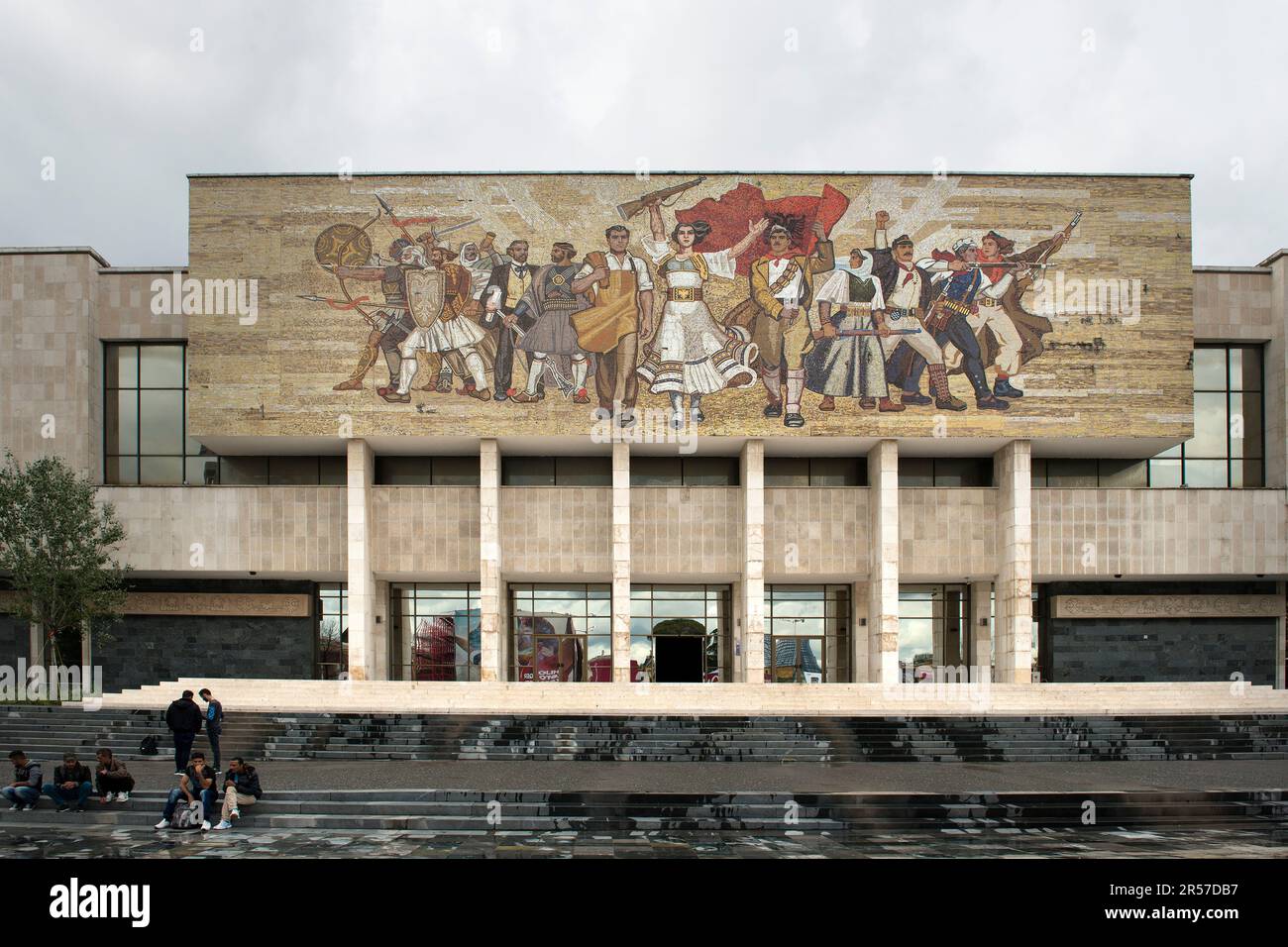 Albanie. Péninsule des Balkans. Tirana. Place principale. Skanderberg. Musée d'histoire nationale Banque D'Images