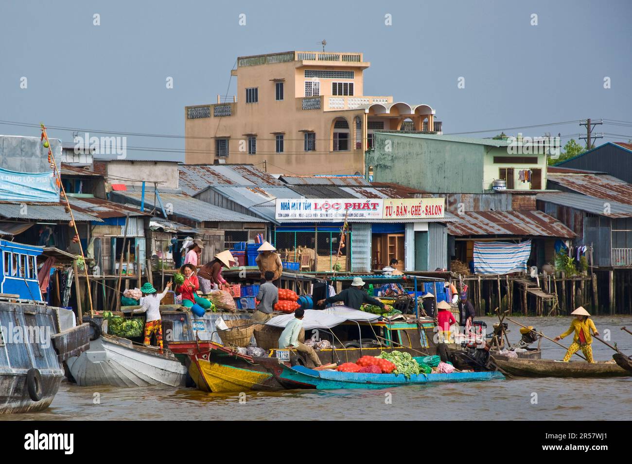 Marché flottant. Rang. CAI Delta du Mékong. Vietnam Banque D'Images