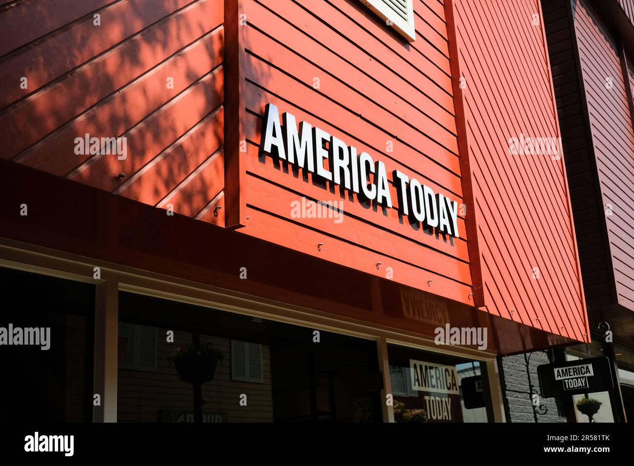 Roosendaal, pays-Bas, 27 mai 2023: America Today signe de vitrine dans le centre de magasins d'usine de Rosada à Roosendaal, pays-Bas. Banque D'Images